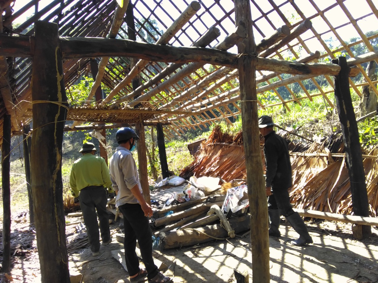 VẬN ĐỘNG NGƯỜI DÂN THÁO DỠ LÁN TRẠI, NHÀ Ở TRÁI PHÁP LUẬT TRÊN ĐẤT LÂM NGHIỆP